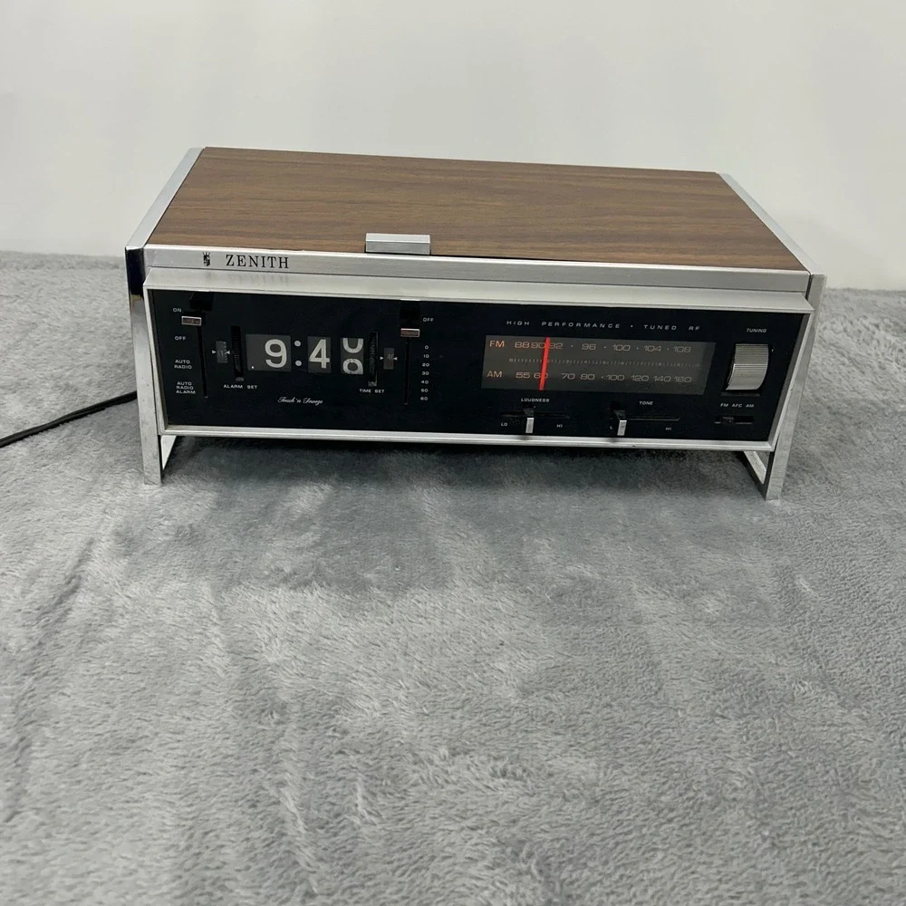 Zenith E475W Vintage Rolling Digit AM/FM Alarm Clock Radio Wood Grain MCM Japan